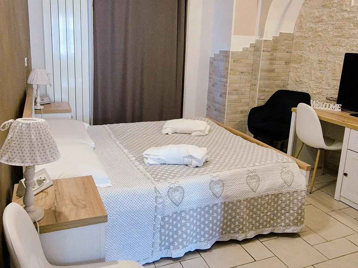 La zona giorno della camera